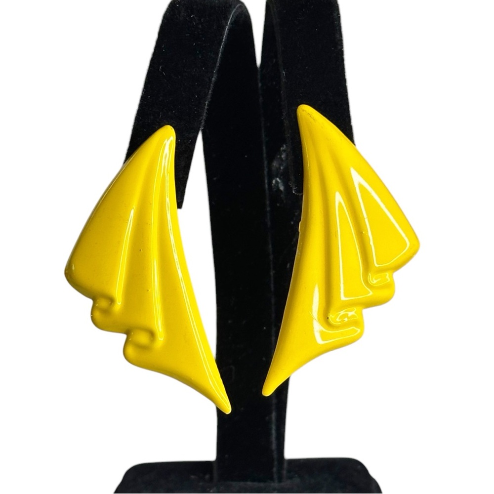 Vintage 80s Yellow Enamel Gaudy Curtain Look Clip On Earrings